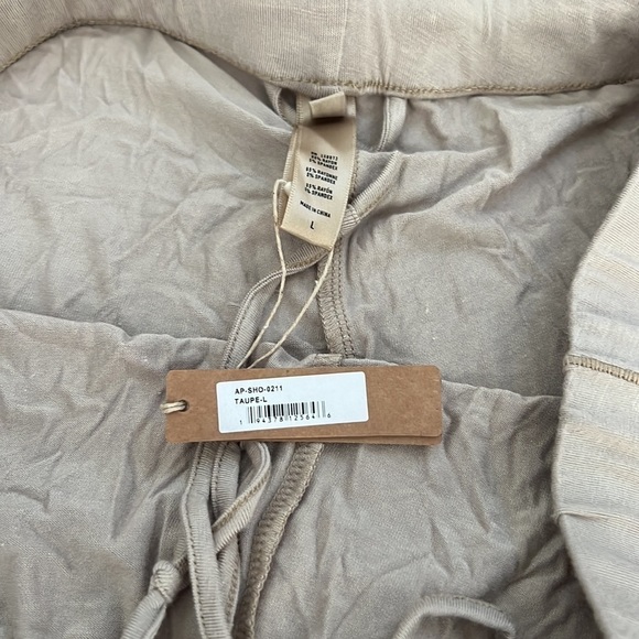 Skims Soft Lounge Shorts - Picture 5 of 6